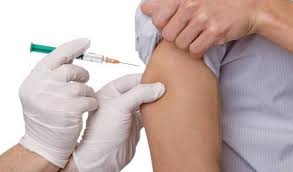 Vacinar meninos contra HPV tem papel crucial na prevenção, diz estudo