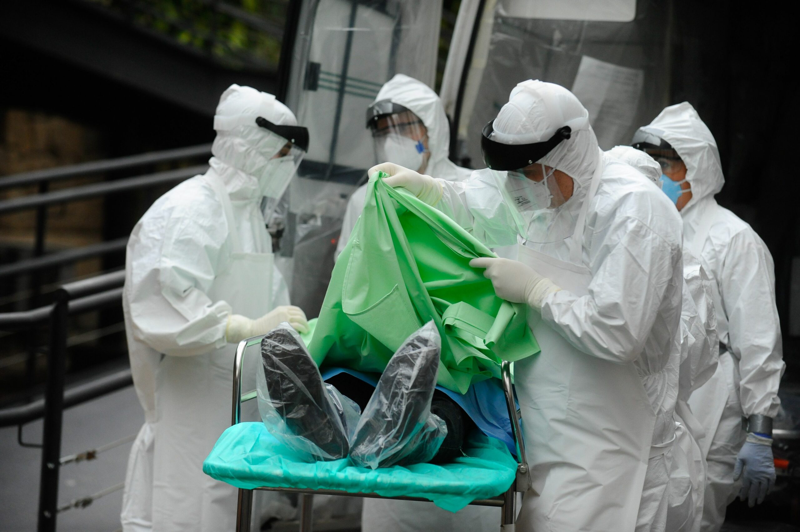Casos de ebola podem chegar a 10 mil por semana no fim do ano, diz OMS